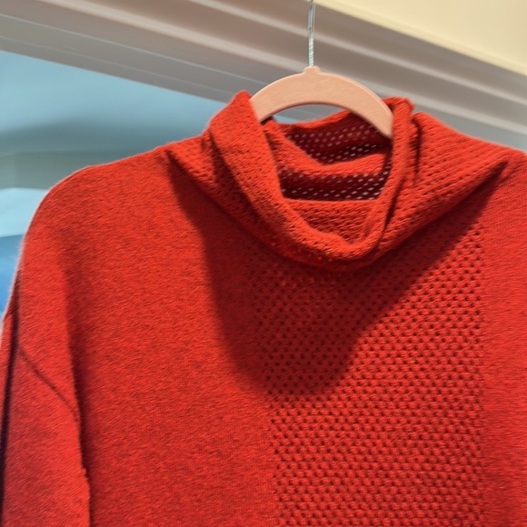 209 Wst 38 cashmere sweater , size small - Picture 3 of 7